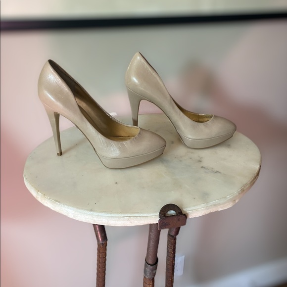 Guess nude platform heel. ❤️ - Picture 3 of 5
